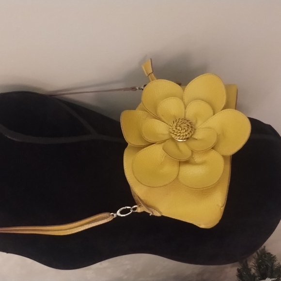 Yellow Mellow World Flower Crossbody with Adjustable Straps - Picture 3 of 5